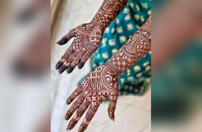 karwa chauth mehndi design: हथेली, कलाई और पैरों पर सजने वाले खास रूप karwa chauth mehndi design
